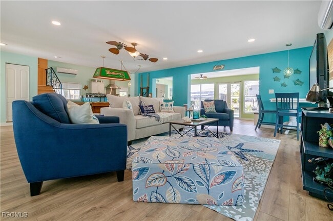 2372 Baybreeze St in Saint James City, FL - Building Photo - Building Photo