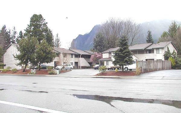 Healy Court Apartments in North Bend, WA - Building Photo - Building Photo