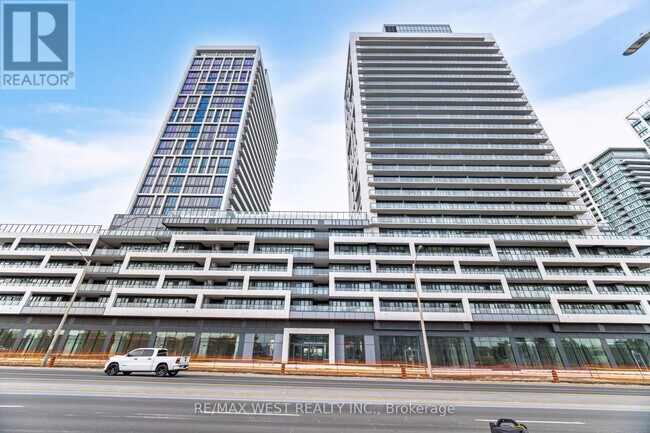 8960 Jane St in Vaughan, ON - Building Photo - Building Photo