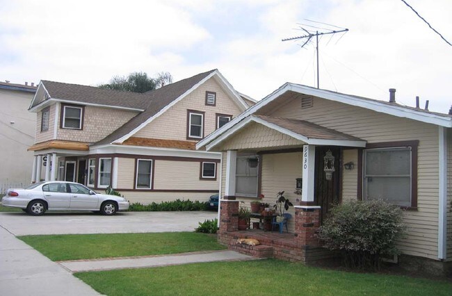 9630-9638 Flower St in Bellflower, CA - Building Photo - Building Photo