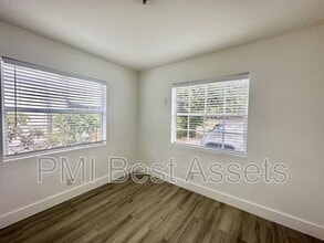 141 NW 4th Ave in Dania Beach, FL - Foto de edificio - Building Photo