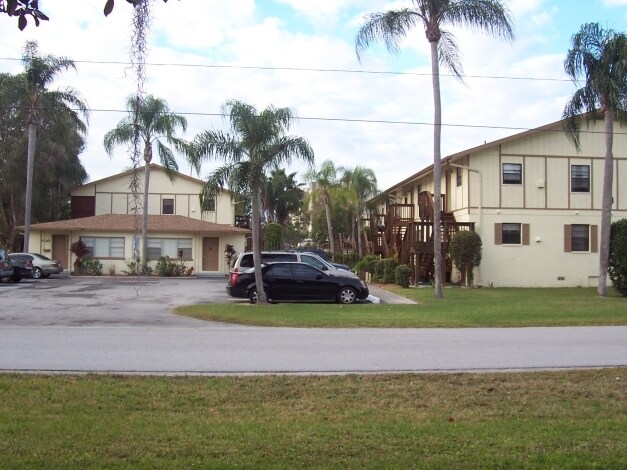 Pasadena Place Apartments in South Pasadena, FL - Foto de edificio