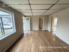 1069 Felix Ave in Windsor, ON - Building Photo - Building Photo