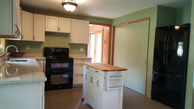 74 Perch Pond Rd in Campton, NH - Building Photo - Building Photo