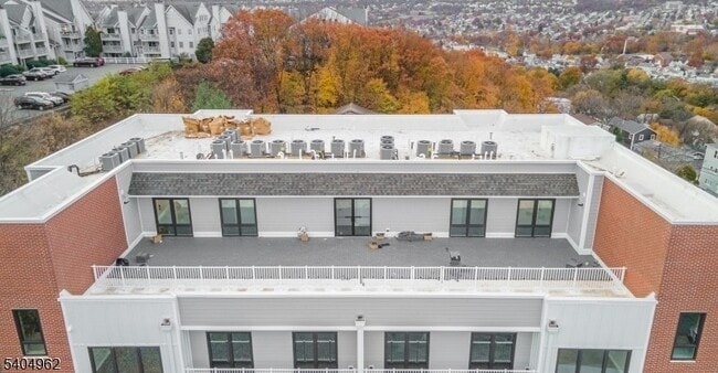 318 Dixon Ave in Paterson, NJ - Foto de edificio - Building Photo