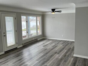 5375 Cooley Lake Rd, Unit 2 in Waterford, MI - Building Photo - Building Photo