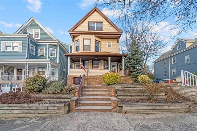 property at 131 W 30th St