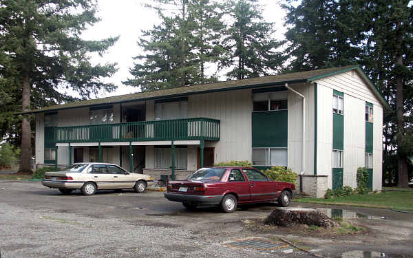 10002 158th St E in Puyallup, WA - Building Photo