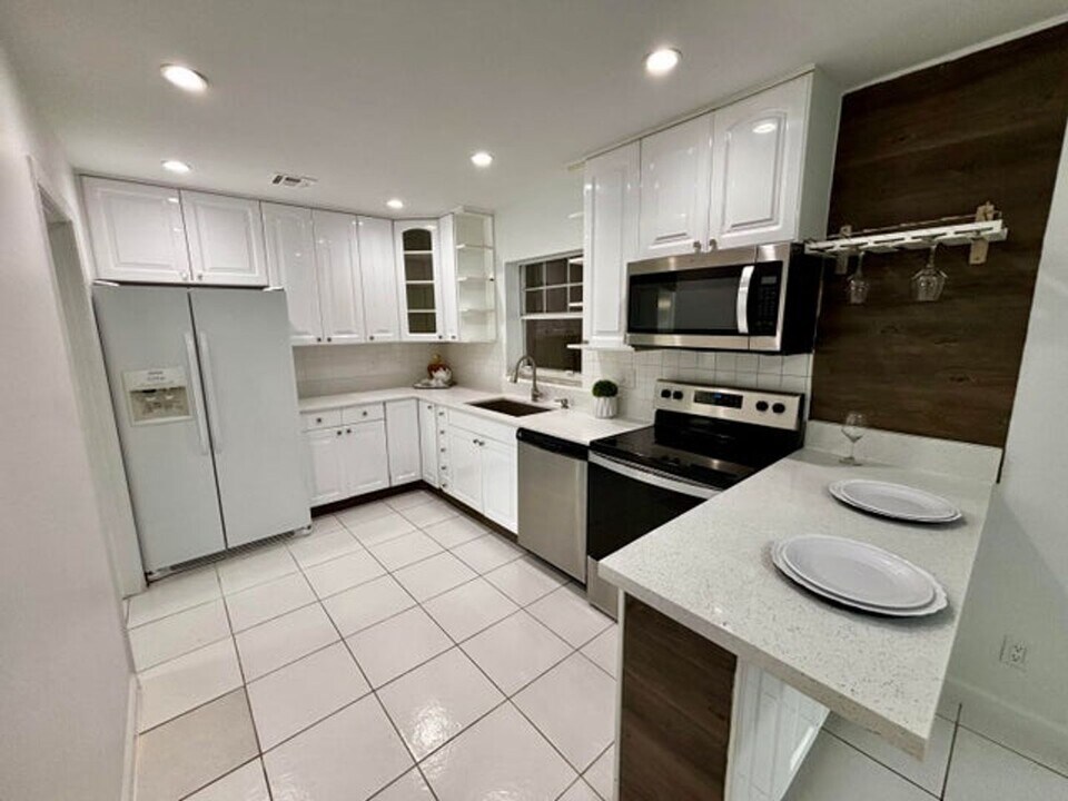 9976 Liberty Rd in Boca Raton, FL - Building Photo