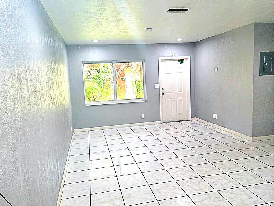 5321 NW 21st Ct in Lauderhill, FL - Foto de edificio