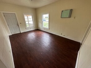 911 W Sycamore St in Carbondale, IL - Building Photo - Building Photo