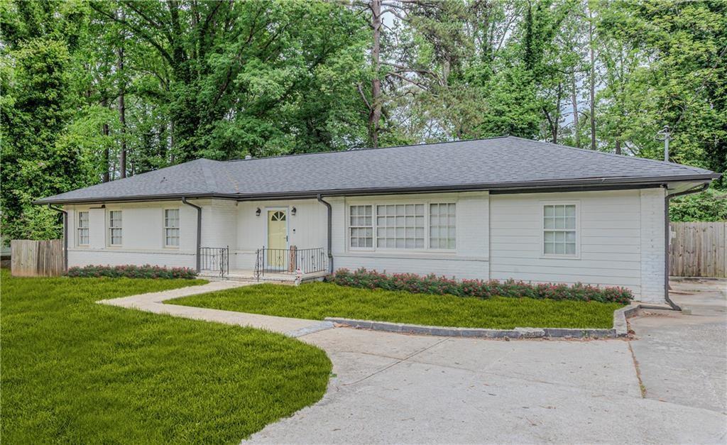2174 Beecher Rd SW in Atlanta, GA - Building Photo