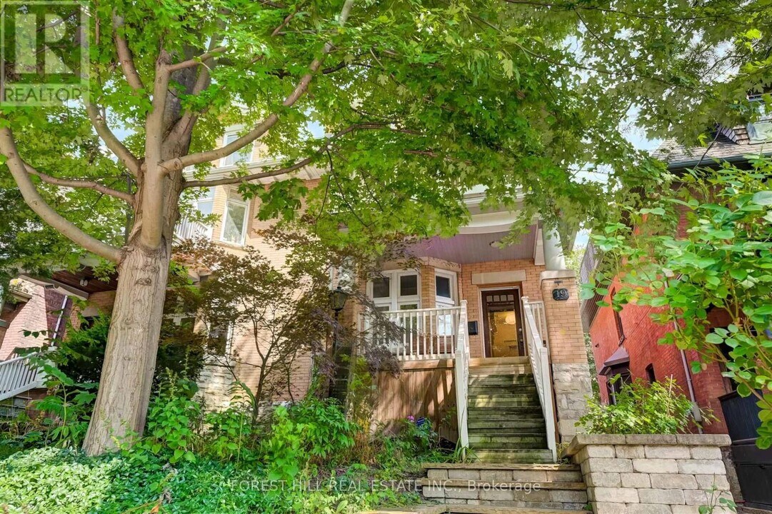 19 Beaty Ave in Toronto, ON - Building Photo