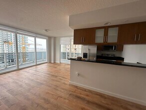 601 NE 23rd St, Unit PH02 in Miami, FL - Building Photo - Building Photo