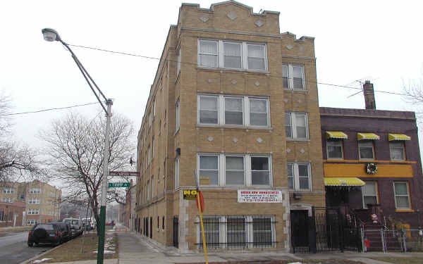 1301 S Tripp Ave in Chicago, IL - Building Photo