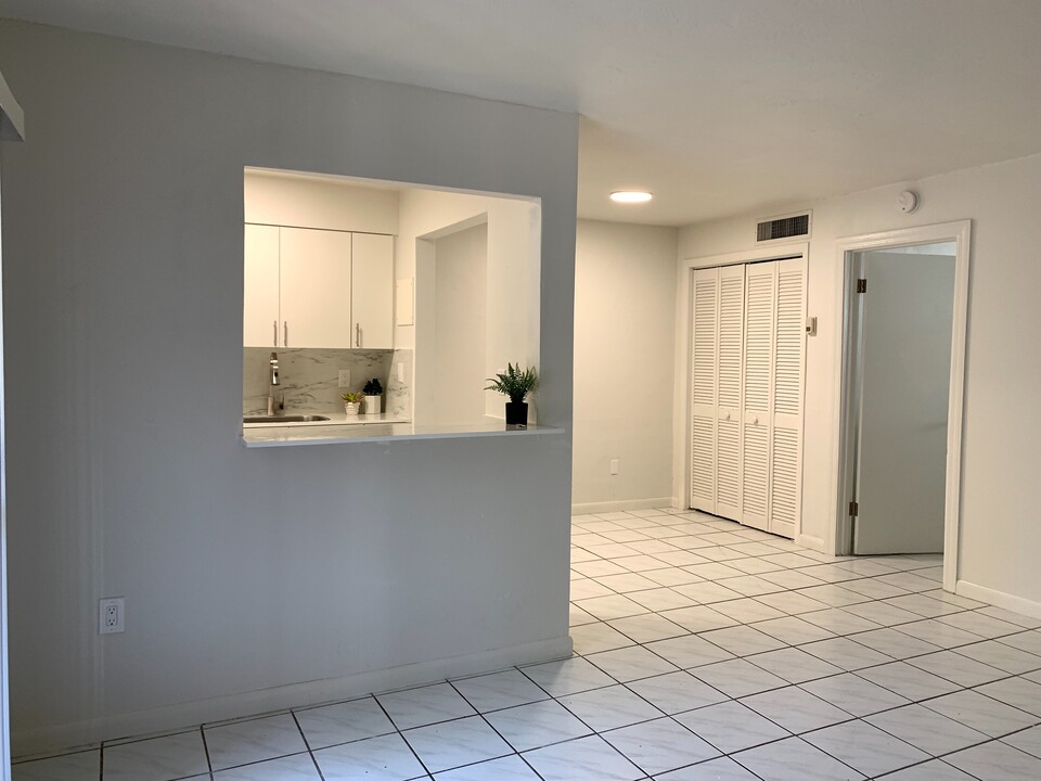 3226 Mary St in Miami, FL - Building Photo