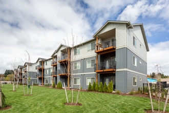 Hickory Hollow Apartments in Albany, OR - Building Photo - Building Photo