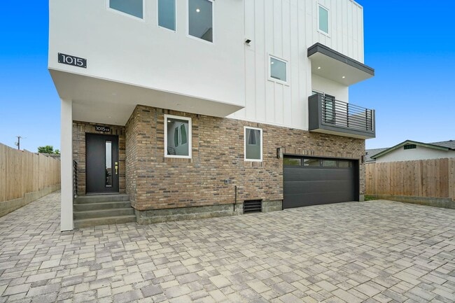 1015 Rosemont Ave in Los Angeles, CA - Building Photo - Building Photo