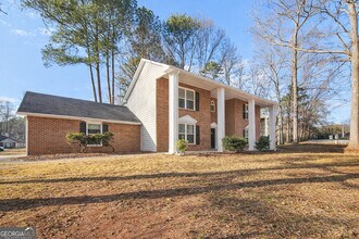 1075 To Lani Dr in Stone Mountain, GA - Building Photo - Building Photo