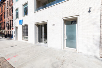 355 E 19th St in New York, NY - Building Photo - Building Photo