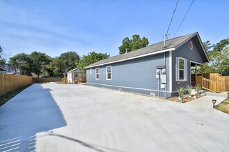 1006 Center St in San Antonio, TX - Building Photo - Building Photo