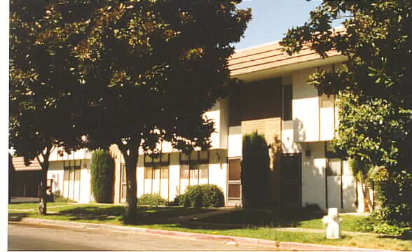 1611 Laguna St in Concord, CA - Foto de edificio - Building Photo