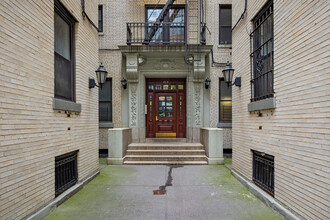 414 W 121st St in New York, NY - Building Photo - Building Photo