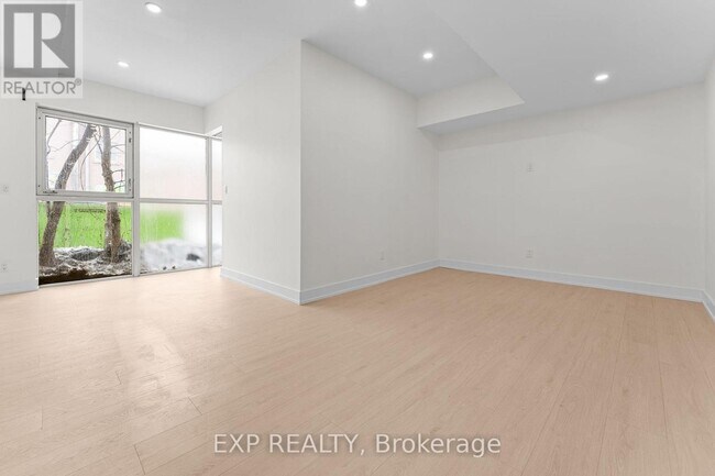 1558 Queen St E in Toronto, ON - Building Photo - Building Photo