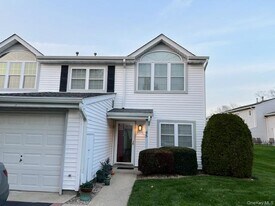 45 Indian Trce in Kings Park, NY - Building Photo