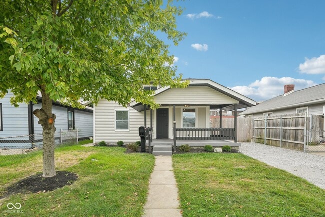 property at 3847 Hoyt Ave