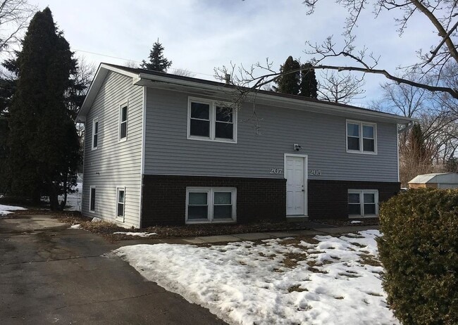 207 Wellons Dr, Unit 207 in Ames, IA - Foto de edificio - Building Photo