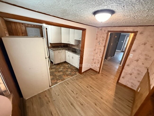 221 W Way St in Barberton, OH - Building Photo - Building Photo