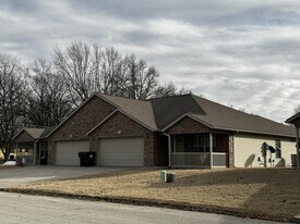 822 15th St in Webb City, MO - Building Photo