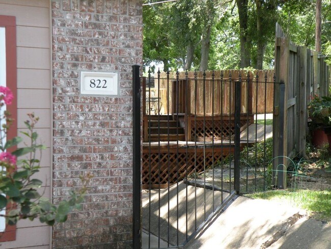 822 Tangle Oaks Dr in Bellville, TX - Building Photo - Building Photo