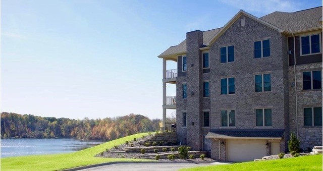 Hidden Lake Preserve in Brookfield, WI - Foto de edificio