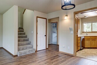 1250 SW Heller Rd in Oak Harbor, WA - Building Photo - Building Photo
