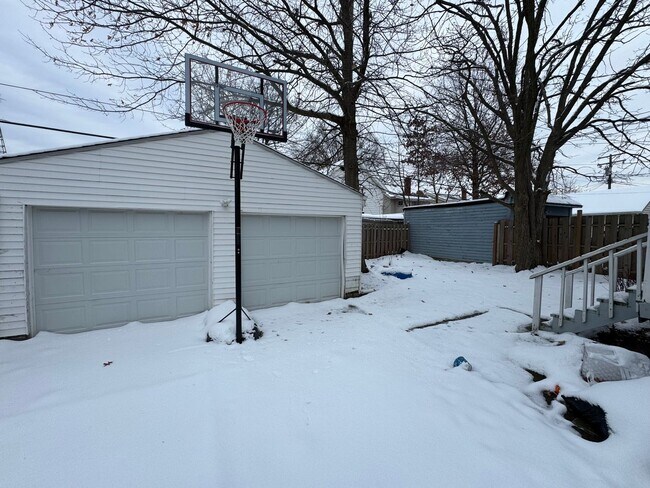 2121 Wyandotte Ave in Lakewood, OH - Building Photo - Building Photo