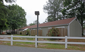 Great Oak Apartments in Newport News, VA - Building Photo - Building Photo