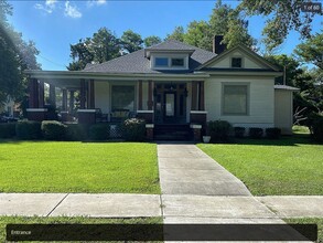 203 W Jefferson Ave in Greenwood, MS - Foto de edificio - Building Photo