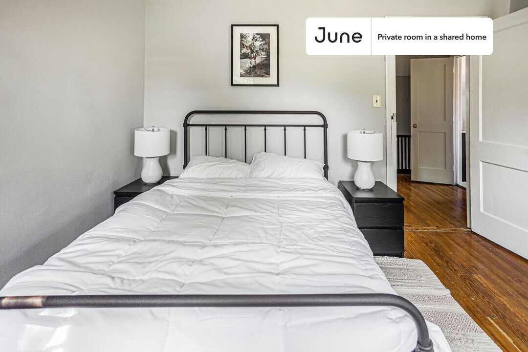 Private bedroom in 6 bed/3 bath Home in Washington, DC - Building Photo