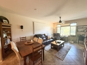 8355 Station Village Ln in San Diego, CA - Foto de edificio - Building Photo