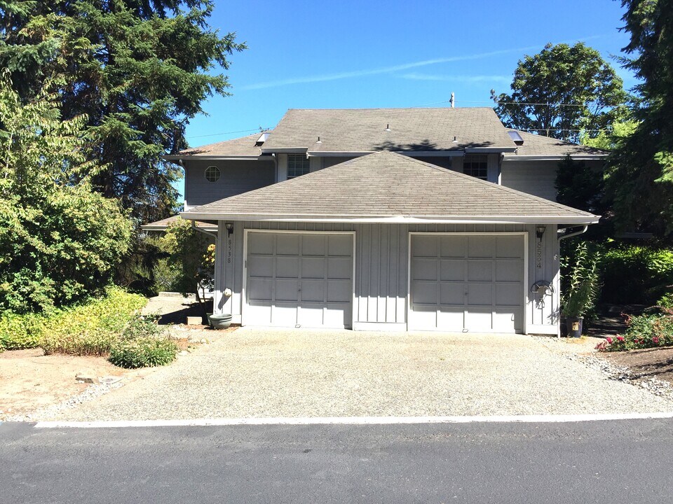 8538 139th Ave NE in Redmond, WA - Building Photo