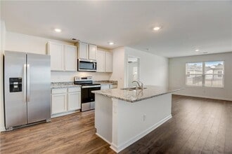 257 Bur Oak Bend in Newnan, GA - Building Photo - Building Photo