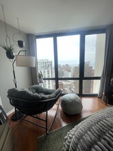 111 W Maple St, Unit 3305 in Chicago, IL - Building Photo - Building Photo