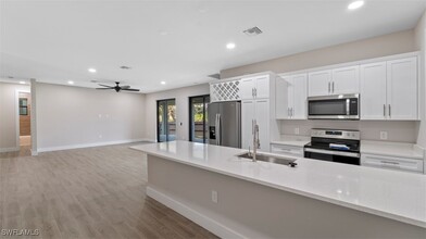 16111 Carver Gardens Dr in Ft. Myers, FL - Building Photo - Building Photo