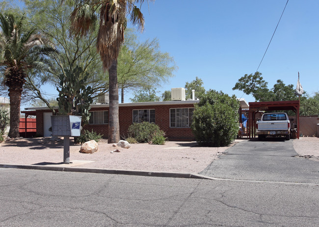 Bermuda Vista Apartments in Tucson, AZ - Building Photo - Building Photo