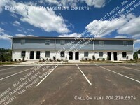 7023 Star Oaks Ln in Charlotte, NC - Building Photo - Building Photo