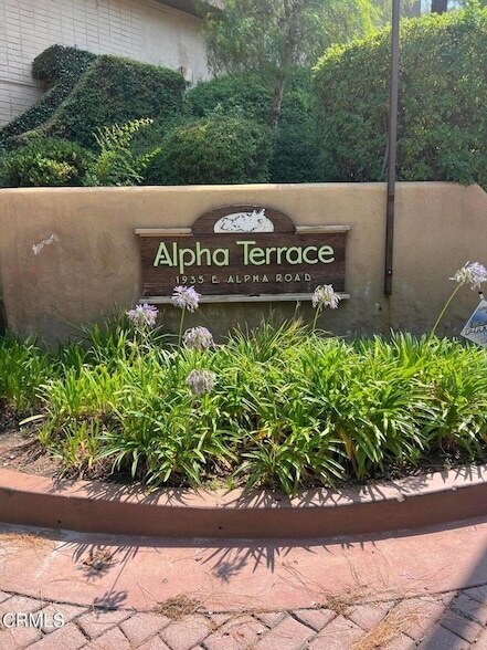 1935 Alpha Rd, Unit 310 in Glendale, CA - Building Photo