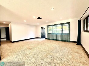 2632 NE 10th Ave in Wilton Manors, FL - Building Photo - Building Photo
