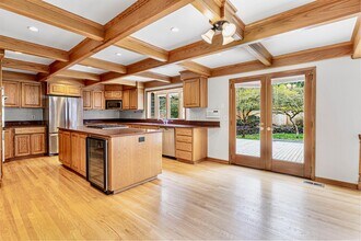 5811 124th Ct NE in Kirkland, WA - Building Photo - Building Photo